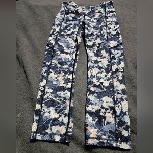 Lululemon Tight 23" Size 4, Navy Floral